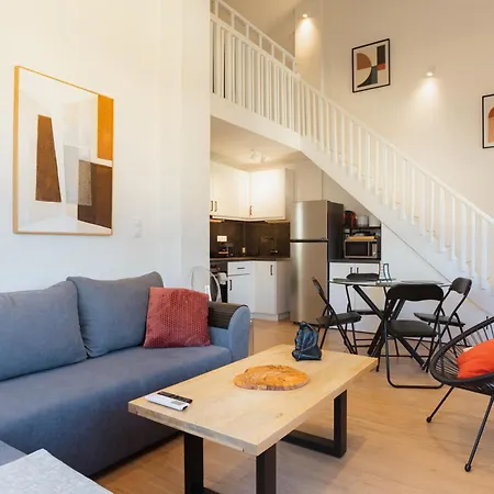 Dreamy Seaside Loft Pool, Parking, Fast Wifi *