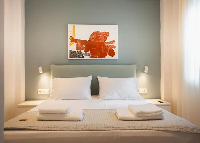 Dreamy Seaside Loft Pool, Parking, Fast Wifi