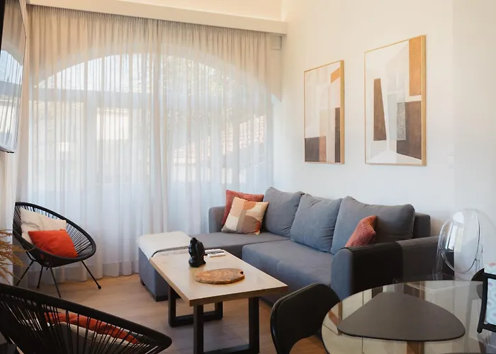 Dreamy Seaside Loft Pool, Parking, Fast Wifi 아파트