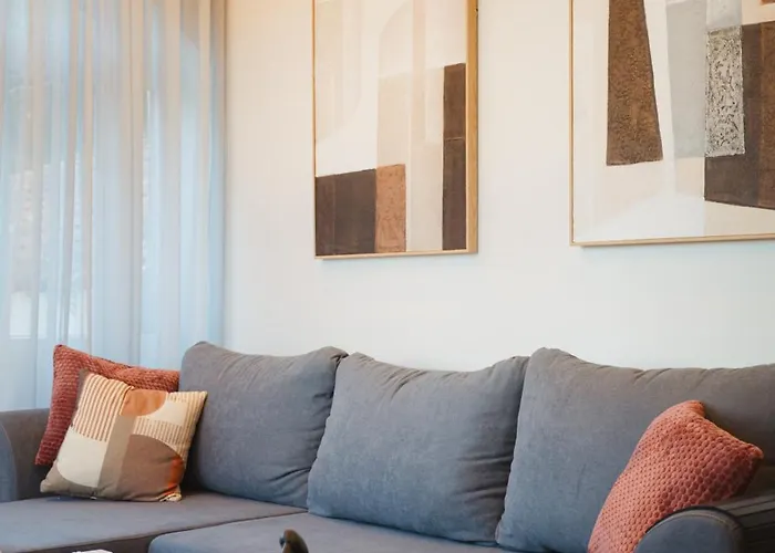 Dreamy Seaside Loft Pool, Parking, Fast Wifi *