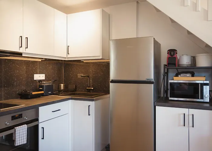 Dreamy Seaside Loft Pool, Parking, Fast Wifi * 고우비아